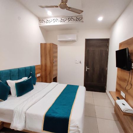 Hotel D S Inn Амритсар Екстериор снимка