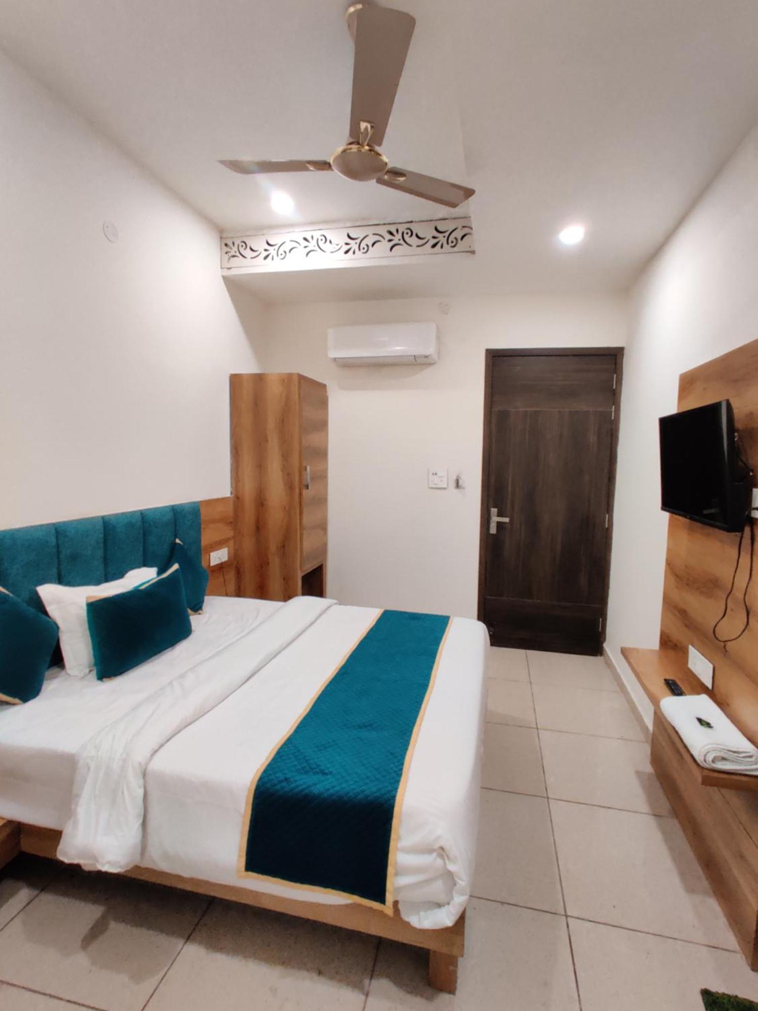 Hotel D S Inn Амритсар Екстериор снимка