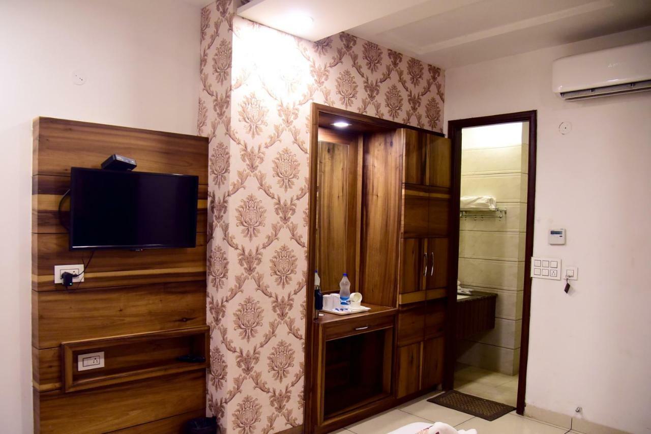 Hotel D S Inn Амритсар Екстериор снимка