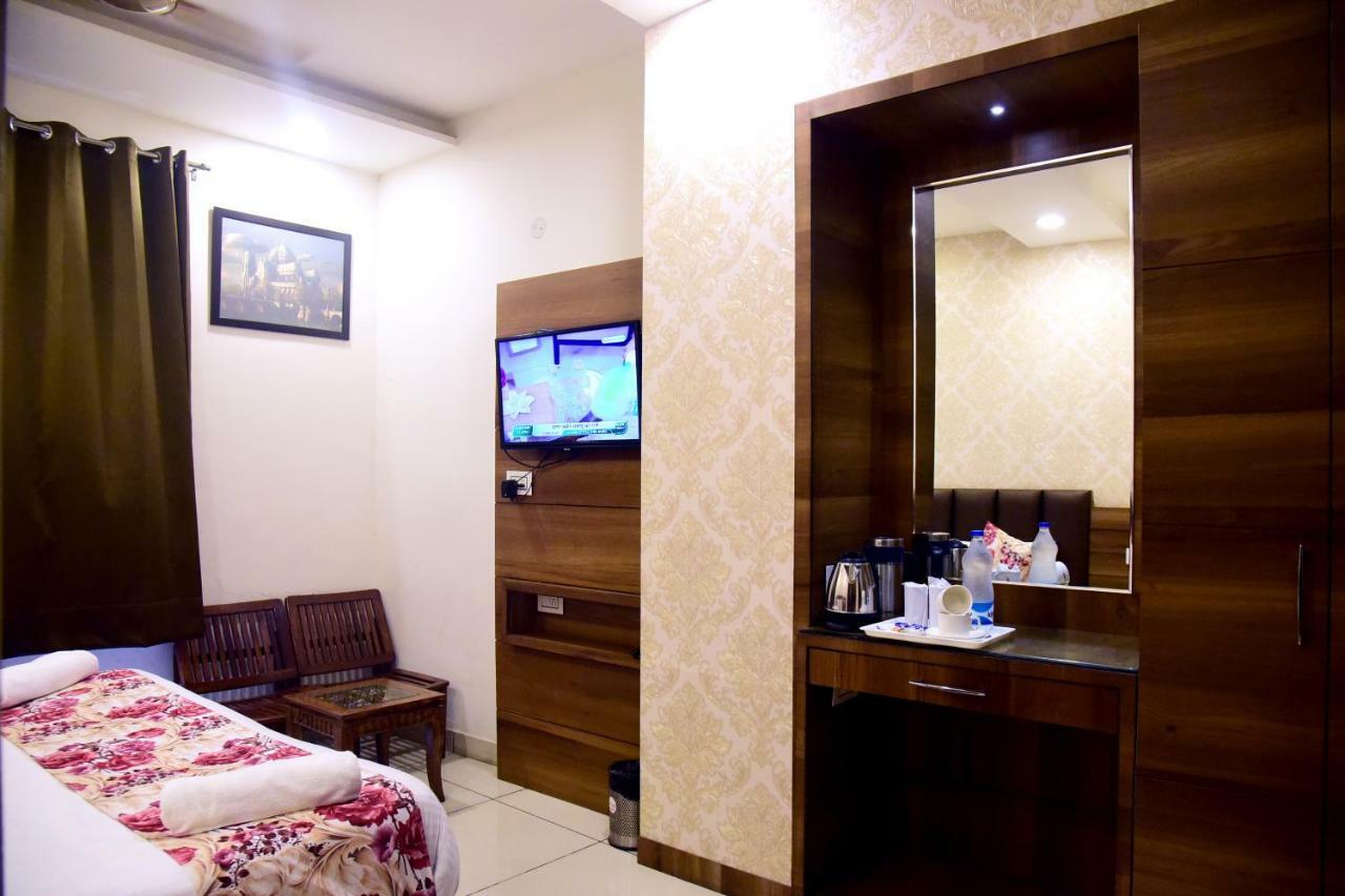 Hotel D S Inn Амритсар Екстериор снимка