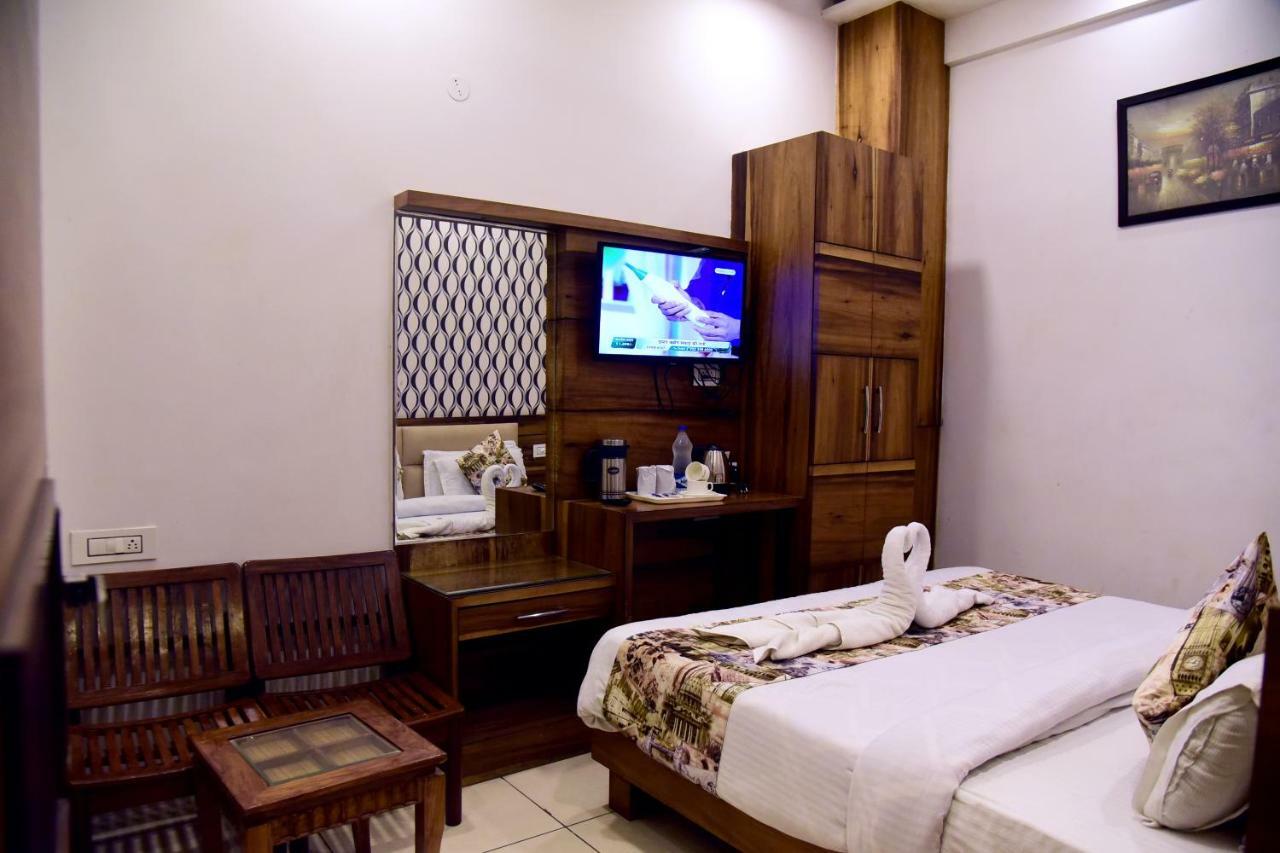 Hotel D S Inn Амритсар Екстериор снимка