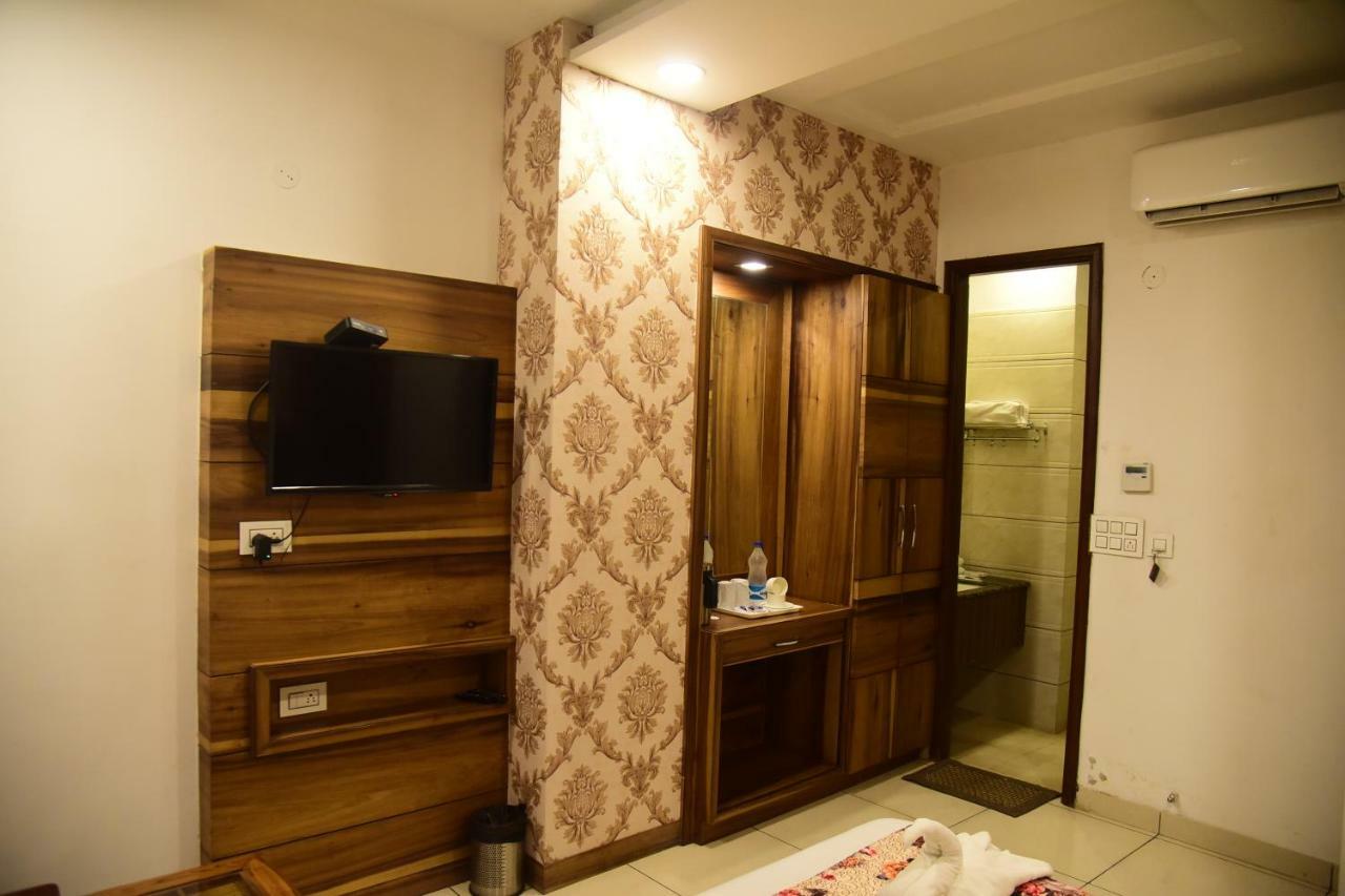 Hotel D S Inn Амритсар Екстериор снимка