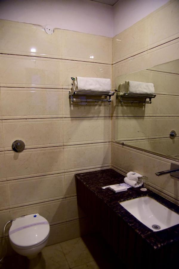 Hotel D S Inn Амритсар Екстериор снимка
